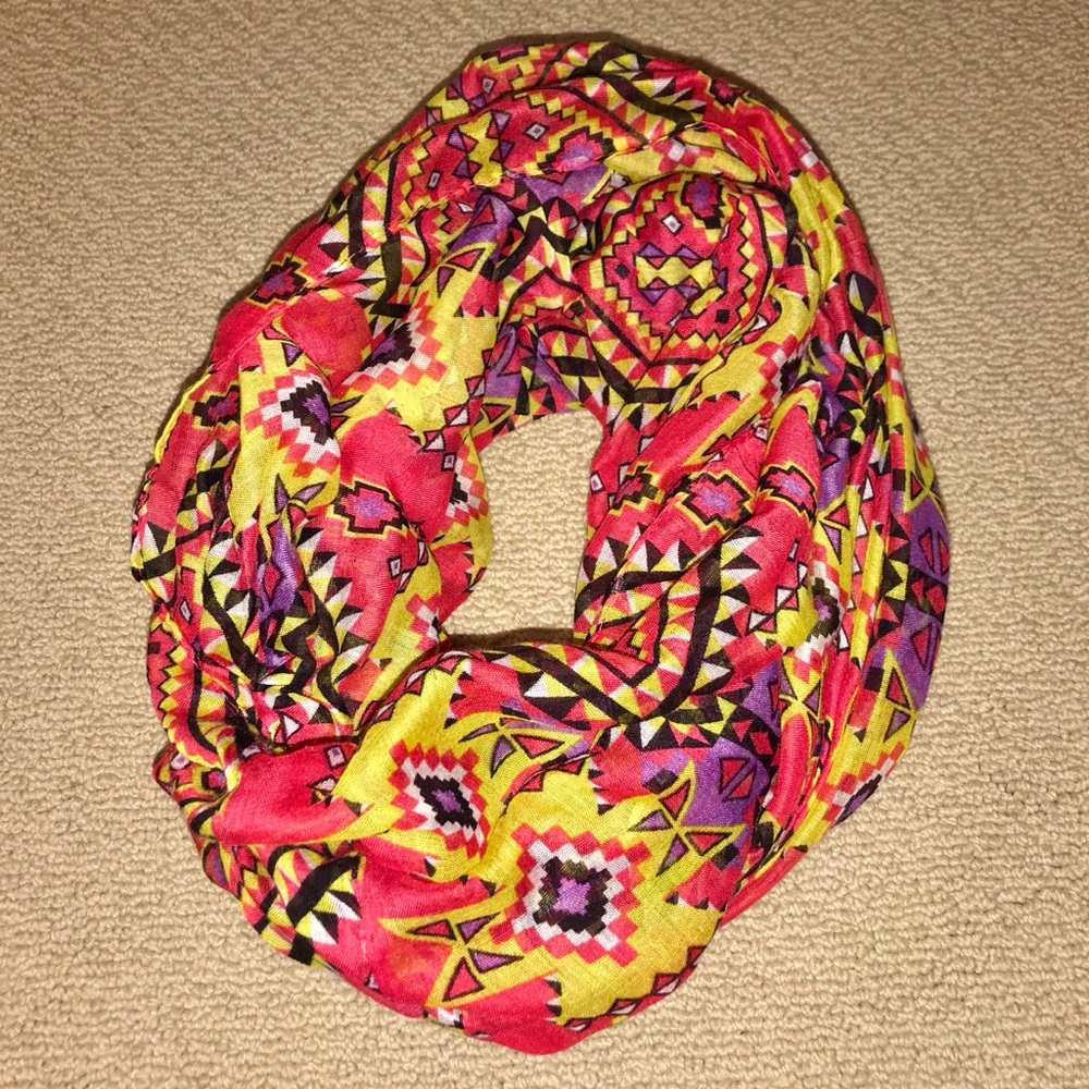 🌵 Patterned Infinity Scarf